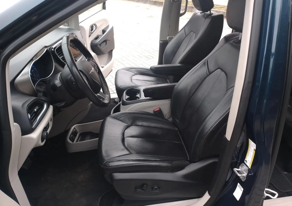 Chrysler Pacifica cena 139000 przebieg: 60327, rok produkcji 2021 z Białystok małe 667